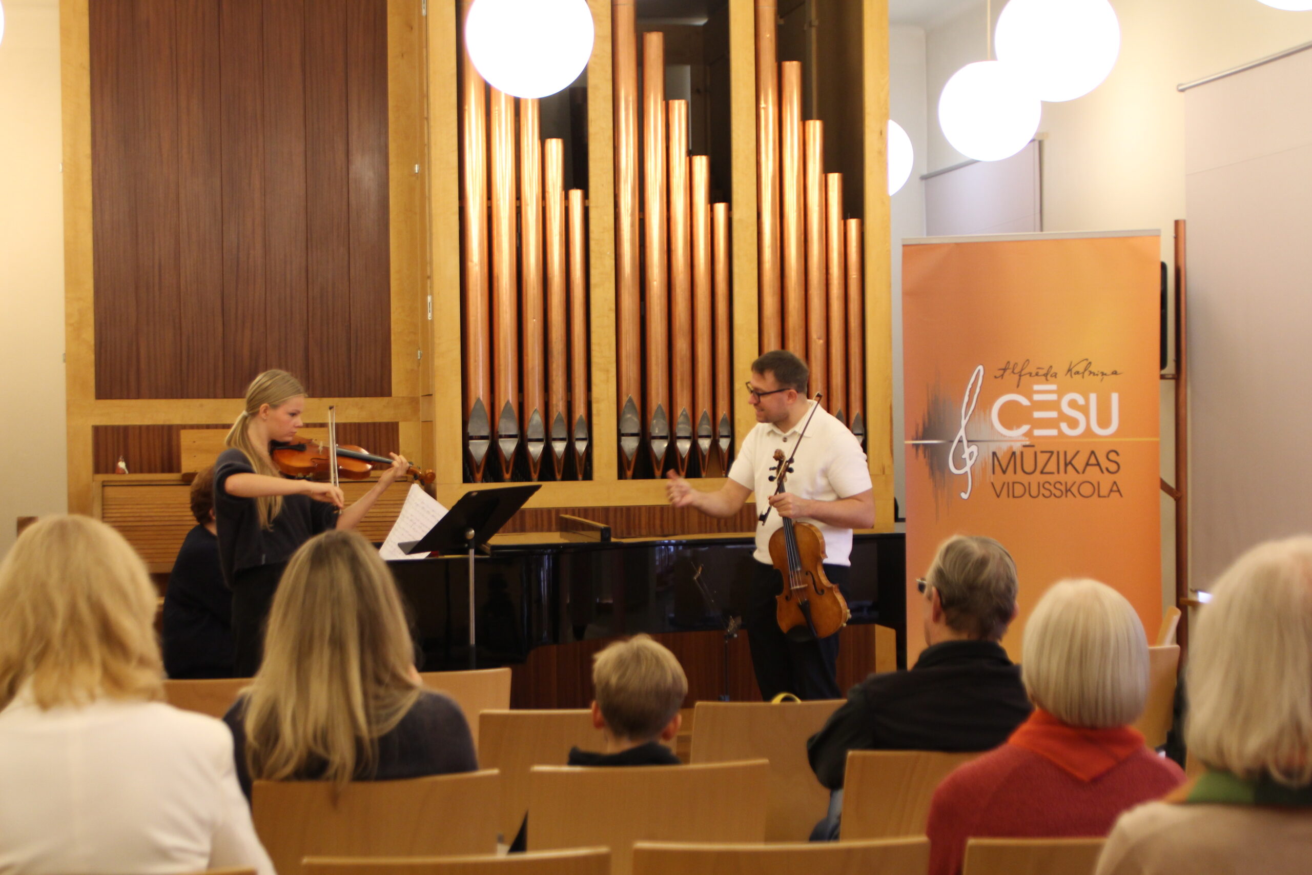 Meistarklases stīgu instrumentu spēlē