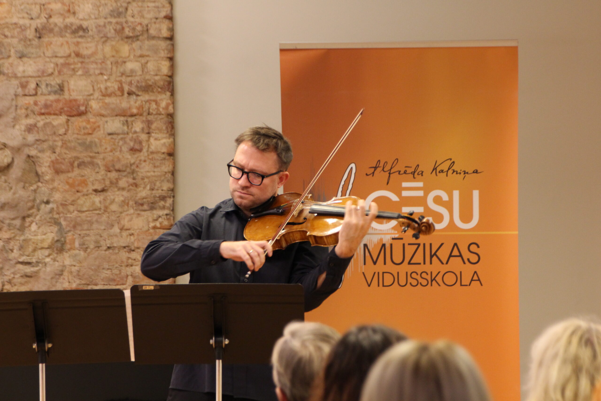 Meistarklases stīgu instrumentu spēlē